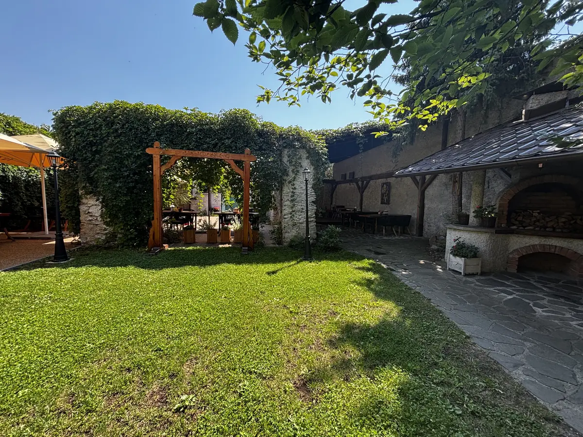 The lawn and pergola in the Green Garden